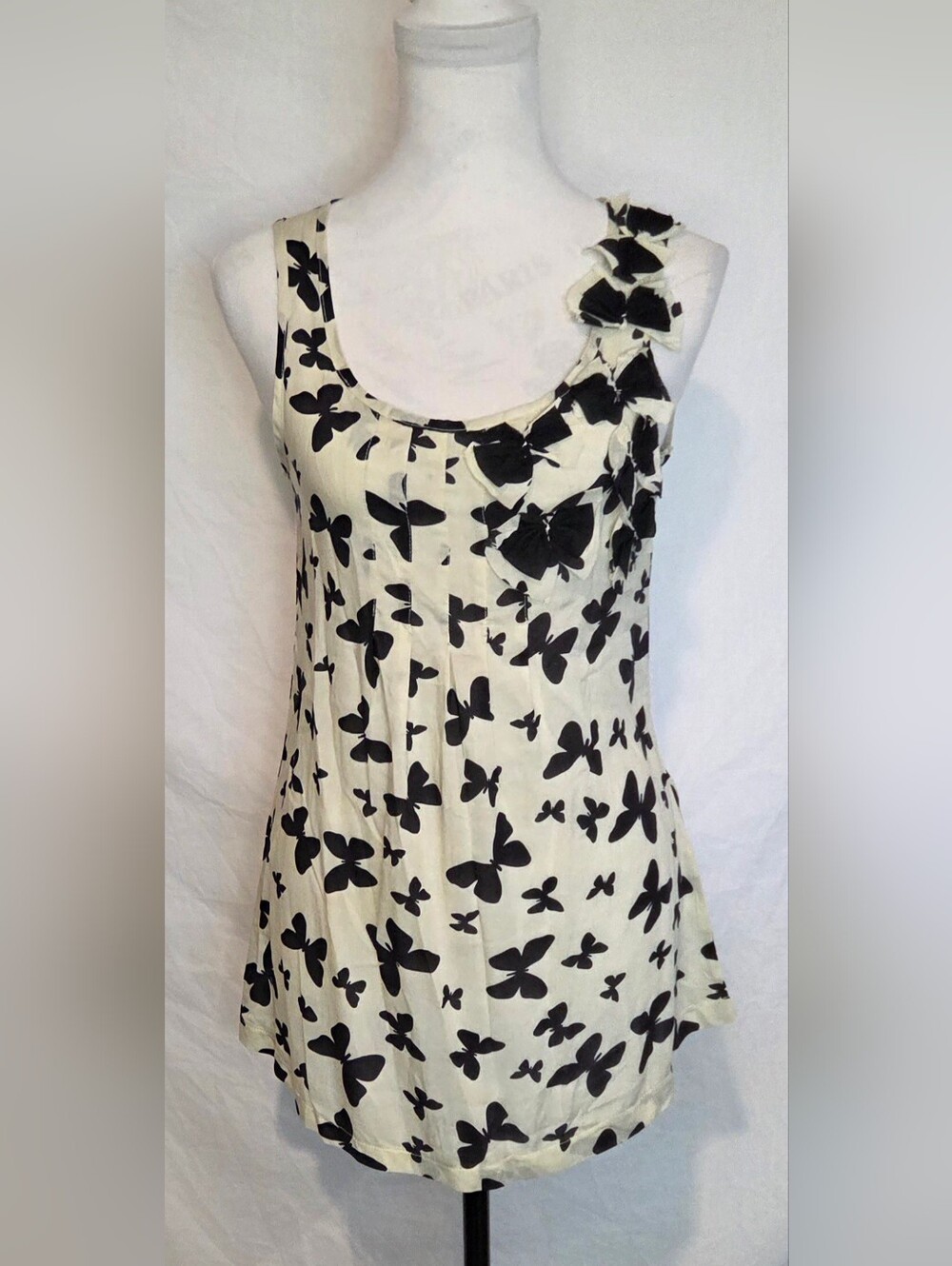 *NWT* Blue Bird Cream & Black Butterfly Rosette Tank